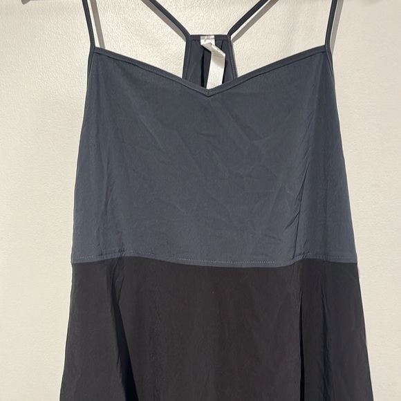 Lululemon Lab colour block shadow tank in grey/black - size 4 - Picture 8 of 10